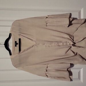 Alfani silky top sz L beige
